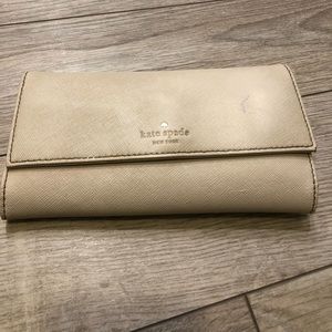 Kate Spade Beige Wallet (Holds iPhone)